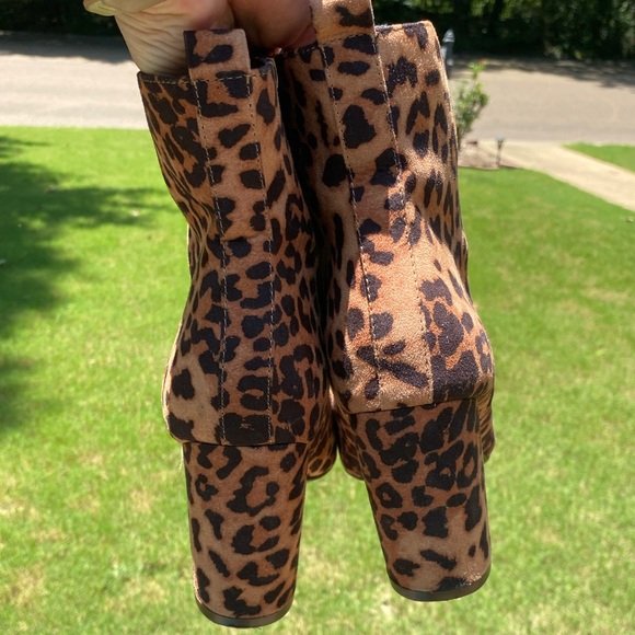 Heeled Booties Cheetah Print, Size 10 - Picture 6 of 8